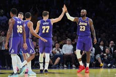 Luka y LeBron llevan a Lakers a victoria 135-118 sobre Clippers, para ganar su grupo en la Copa NBA