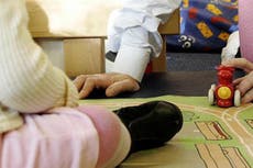 Por qué a los padres les cuesta encontrar cuidado infantil para sus hijos