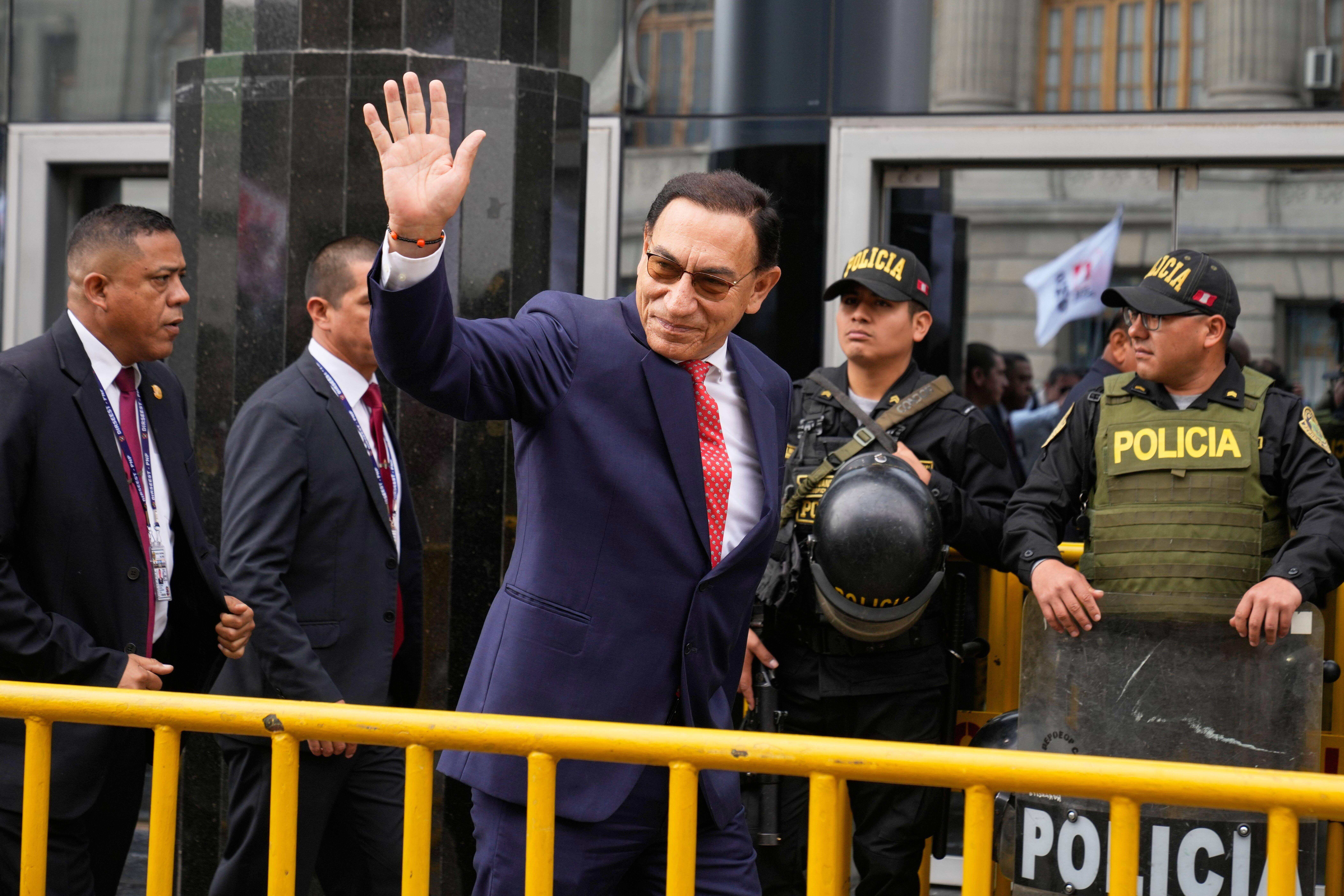 Condenan a 14 años por corrupción a expresidente peruano Martín Vizcarra