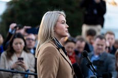 Juez ordena liberación de una inmigrante con lazos con secretaria de prensa de la Casa Blanca