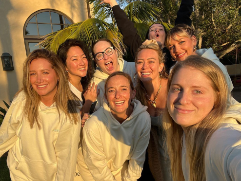 Ashley Tisdale formaba parte de un grupo de madres repleto de celebridades junto a Meghan Trainor, Hilary Duff y Mandy Moore