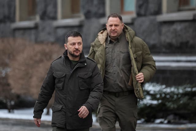 <p>El presidente ucraniano, Volodymyr Zelensky, confirma la dimisión de su jefe de gabinete, Andrii Yermak</p>