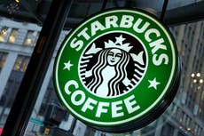Pagará Starbucks cerca de 35 millones de dólares a sus empleados en NYC por violar leyes laborales