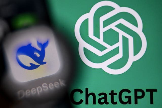 <p>Logotipo de ChatGPT en una pantalla junto a la aplicación Deepseek AI </p>