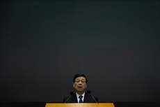 Hong Kong hará una investigación independiente sobre incendio mortal ante la presión pública