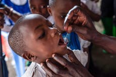 Comienzan vacunaciones contra el sarampión en zona rebelde del Congo tras mortal brote hace un año