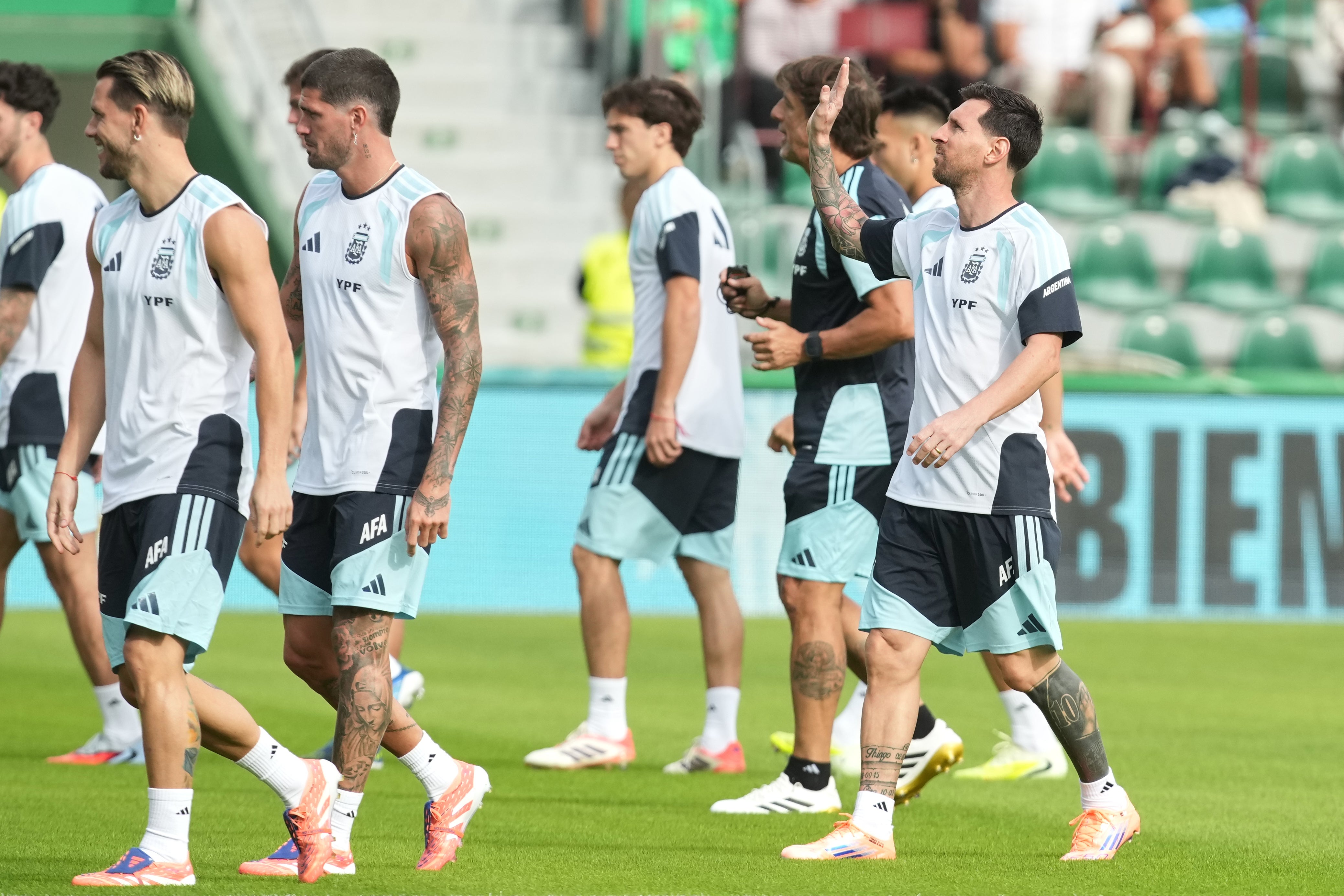 Argentina aguarda sorteo del Mundial atravesada por disputa Milei-AFA