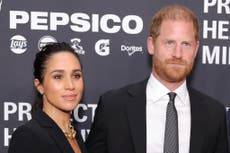 Harry bromea sobre la comida de Meghan en especial navideño