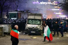 El gobierno de Bulgaria retira proyecto de presupuesto tras protesta masiva