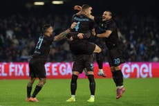 Napoli triunfa en dramática tanda de penales y avanza a cuartos de final de Copa Italia