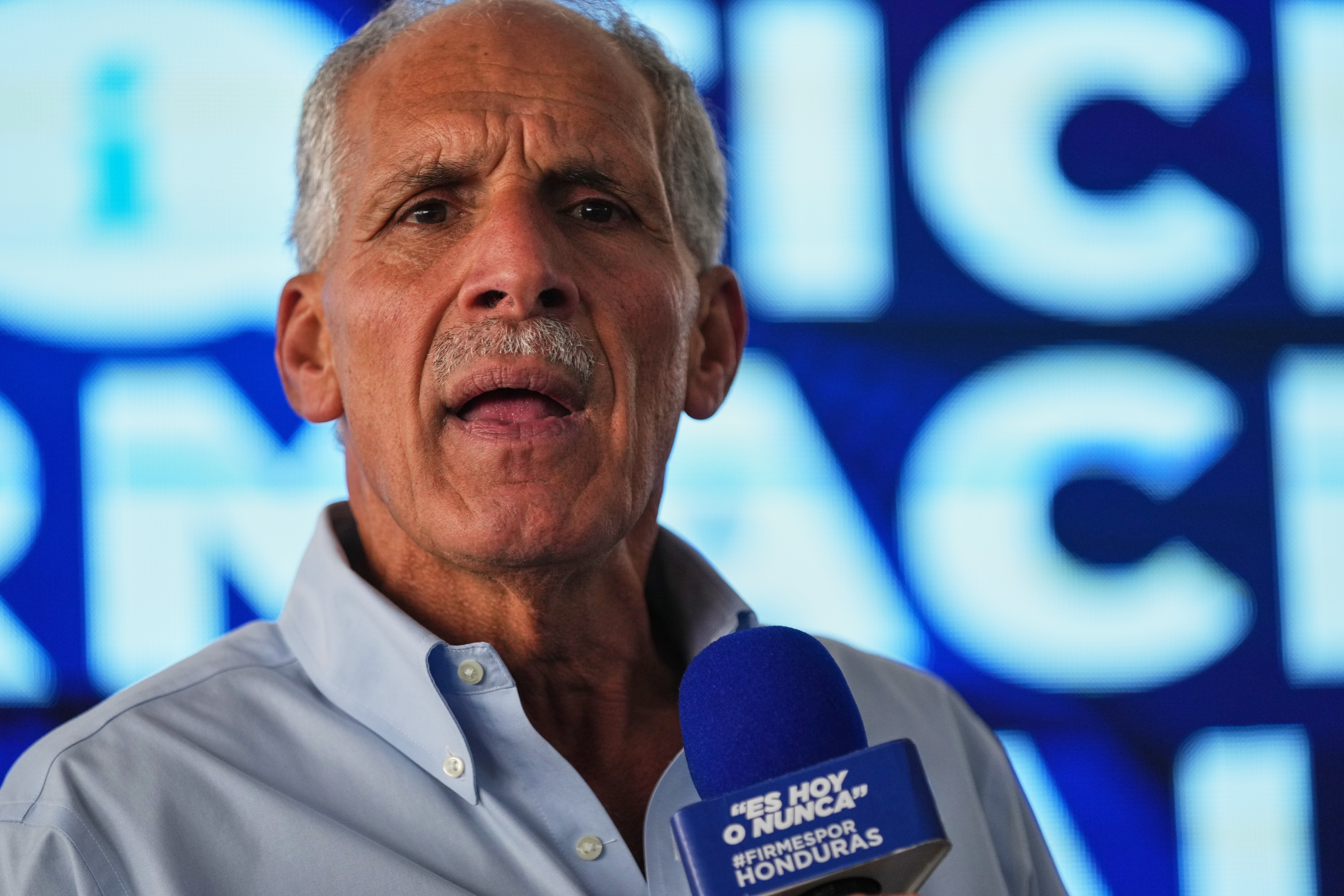 Lento conteo de votos da exigua ventaja a conservador Asfura en comicios presidenciales de Honduras