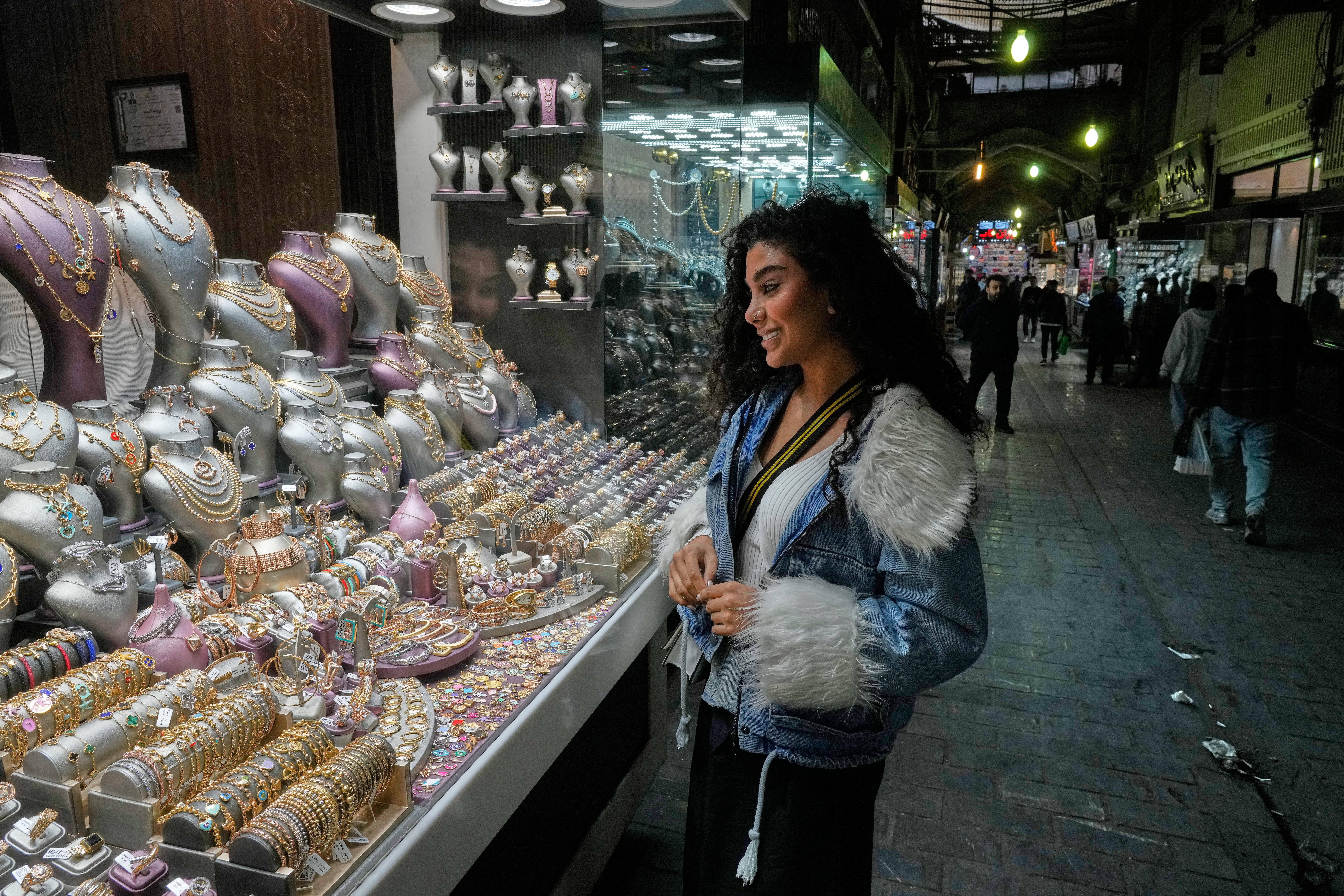 IRÁN-RIQUEZA PORTÁTIL