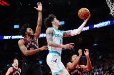 Kon Knueppel anota cinco triples y 21 puntos y Hornets vencen 111-86 a Raptors