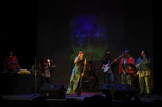 Compositora mexicana convierte sus conciertos en un viaje de renovación a través del fuego