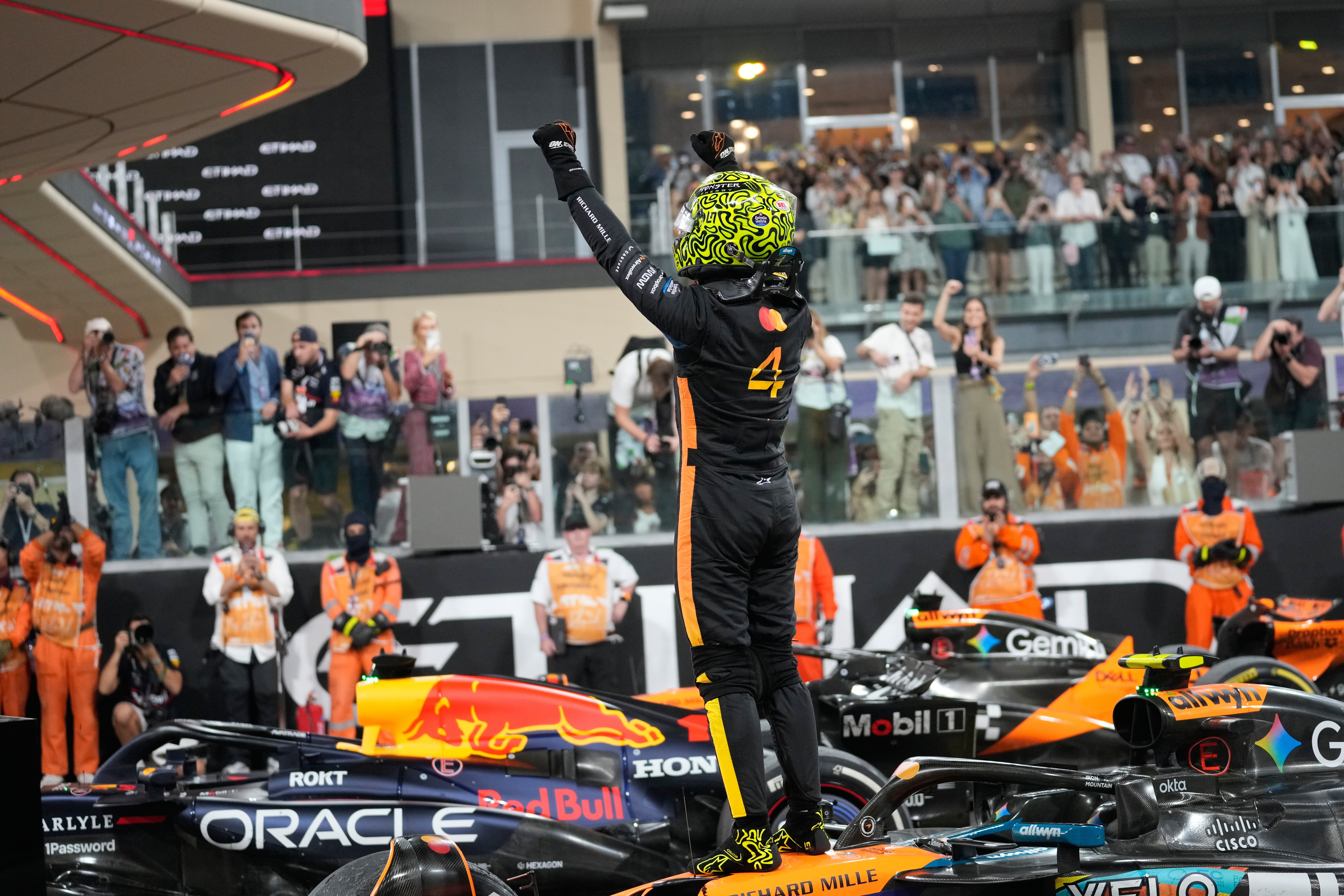 Lando Norris de McLaren gana su primer título de F1 tras terminar tercero en el GP de Abu Dabi