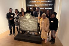 Marcador con impactos de bala que conmemora linchamiento de 1918 se exhibe en Atlanta