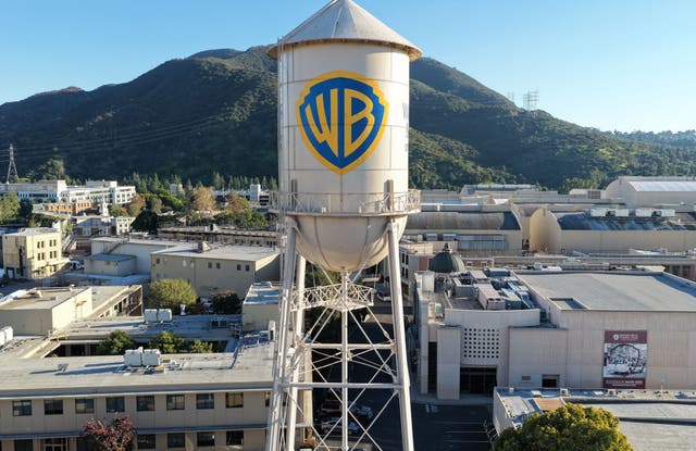 <p>Paramount, dirigida por David Ellison, cuya familia está estrechamente aliada con Trump, dijo que había presentado seis propuestas a Warner durante un período de 12 semanas antes de la última oferta.</p>