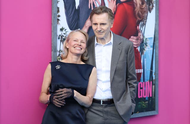 <p>Pamela Anderson confirma que ella y Liam Neeson fueron pareja después de filmar ‘¿Y dónde está el policía?’</p>