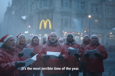 Atacan a McDonald's por anuncio navideño “espeluznante y deprimente” generado con IA