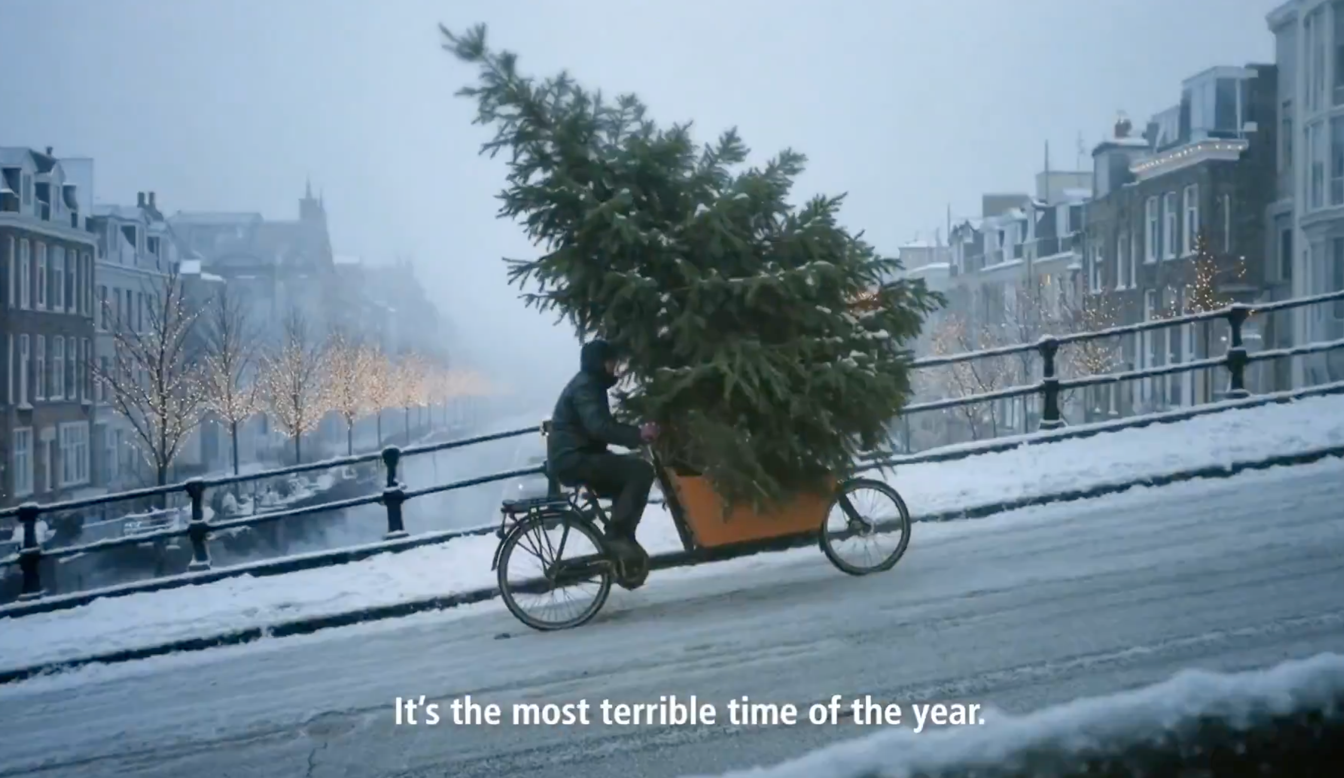 McDonald's ha sido objeto de críticas en Internet por su anuncio navideño de 2025, creado íntegramente con inteligencia artificial