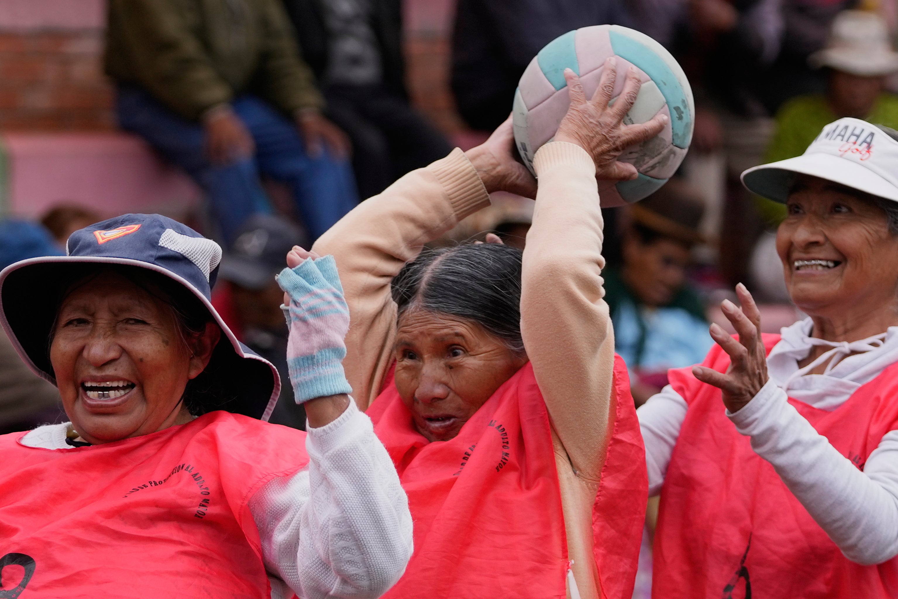 BOLIVIA-ABUELAS BALONMANO