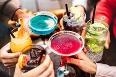Más estadounidenses disfrutan del ‘happy hour’ en casa