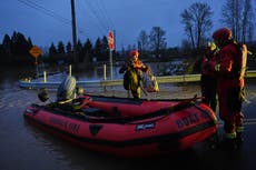 Residentes del noroeste del Pacífico enfrentan más lluvias tras fuerte tormenta
