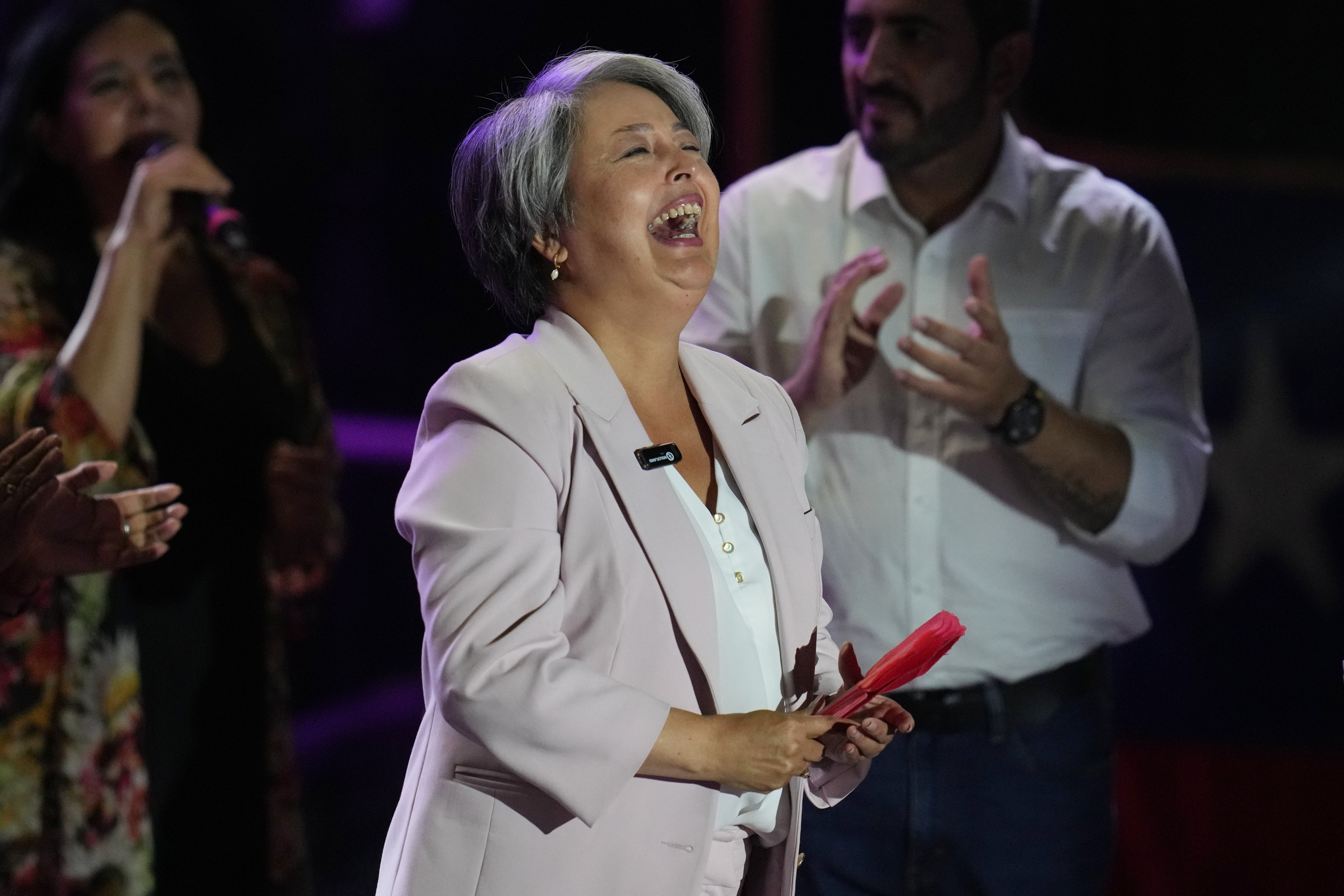 Jeannette Jara cierra su campaña en Santiago y se dice "convencida" de que ganará el balotaje