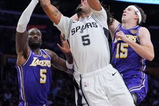 Stephon Castle anota 30 y lleva a Spurs a semifinales de Copa NBA con victoria 132-119 sobre Lakers
