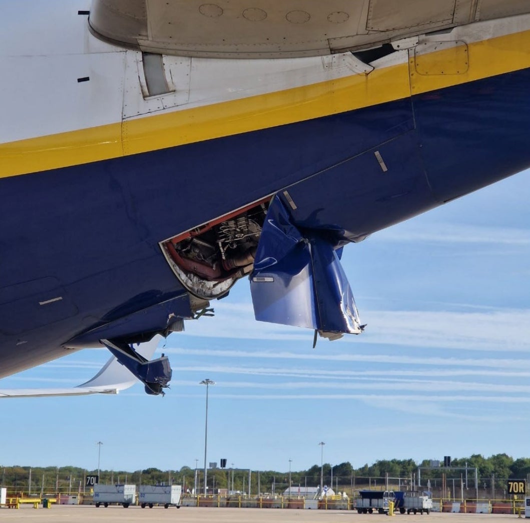 La parte trasera del avión resultó dañada en el accidente