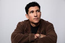 El actor Danny Ramirez inició su camino a Hollywood en el campo de fútbol