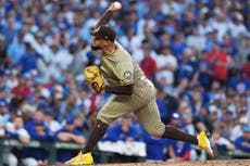 Robert Suárez y los Bravos de Atlanta acuerdan contrato de 45 millones por tres años