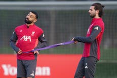 Arne Slot dice que hablará con Mohamed Salah para resolver situación en Liverpool