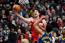 Grant y Sharpe anotan 35 puntos cada uno y los Blazers vencen 136-131 a los Warriors