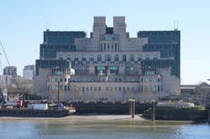 El jefe del MI6 dice que el Reino Unido enfrenta una amenaza por el deseo de Rusia de exportar caos