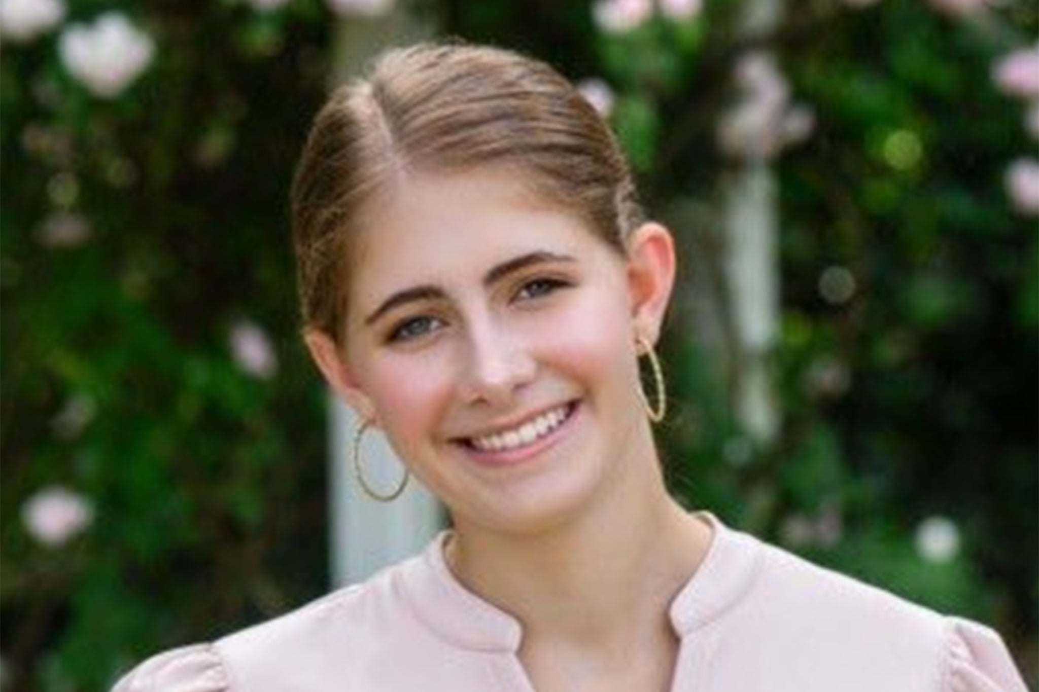 Desde Birmingham, Alabama, un reverendo de la Catedral Church of the Advent confirmó el fallecimiento de la estudiante Ella Cook