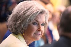 Susie Wiles, jefa de despacho de la Casa Blanca, critica a Bondi y opina sobre Trump en Vanity Fair