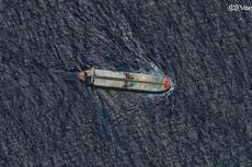 Trump ordena bloqueo de "buques petroleros sancionados" que se dirijan a Venezuela