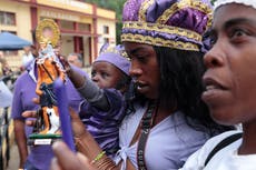 Cubanos piden en peregrinación a San Lázaro o a Babalú Ayé prosperidad y salud frente a epidemias