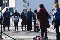 Jueza bloquea temporalmente políticas que limitan acceso de legisladores a instalaciones del ICE