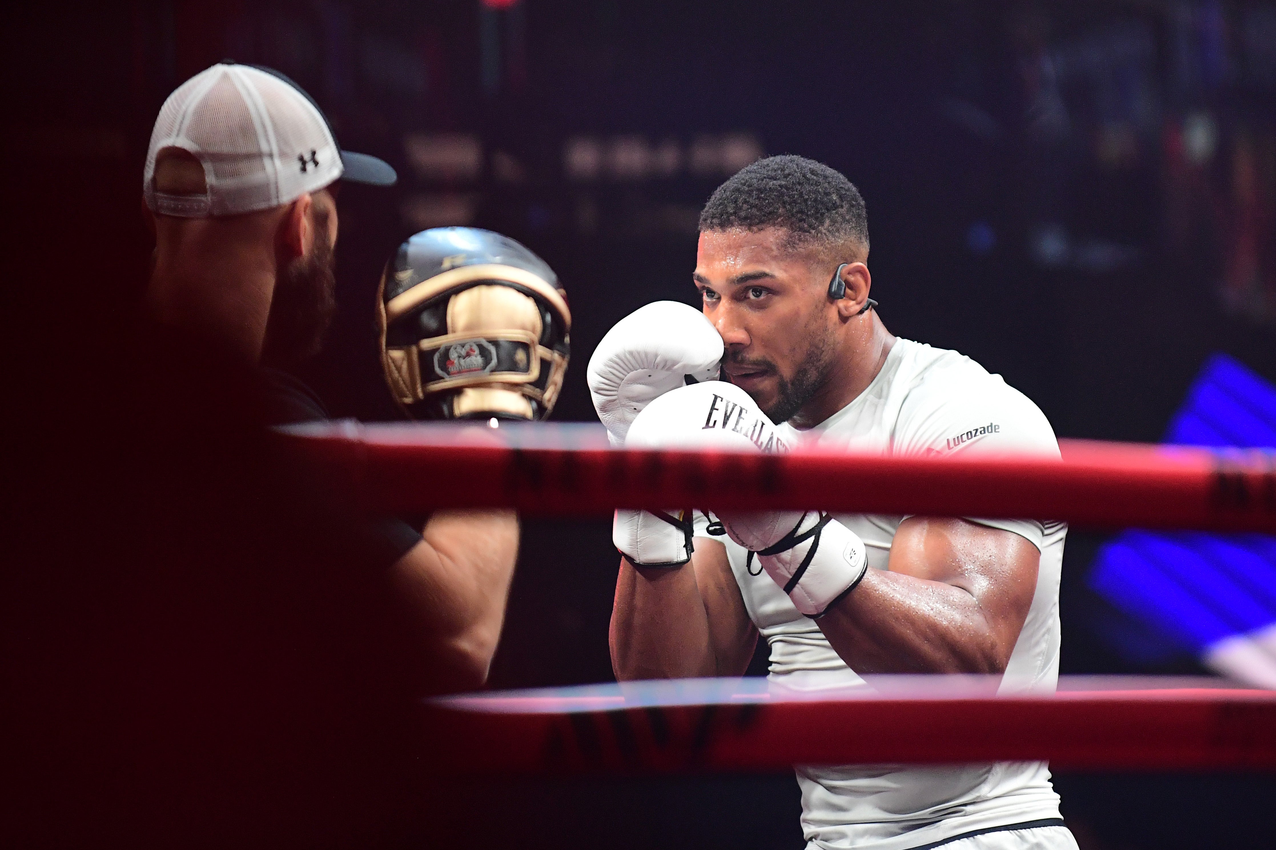 Anthony Joshua durante un entrenamiento abierto en el LIV Night Club en Miami, Florida, EE. UU.