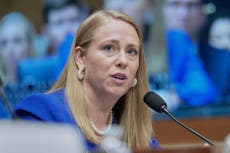 Titular de agencia de derechos laborales de EEUU insta a hombres blancos a denunciar discriminación