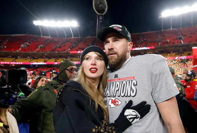 <p>Taylor Swift revela cómo se conocieron con Travis Kelce</p>