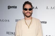 Pete Davidson y Elsie Hewitt dan la bienvenida a su "angelita"