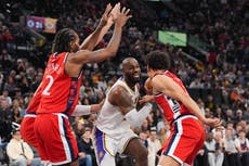 Leonard anota 32, su máximo de la temporada, y Clippers vencen 103-88 a Lakers