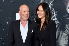 La esposa de Bruce Willis dice que la Navidad está marcada por el dolor