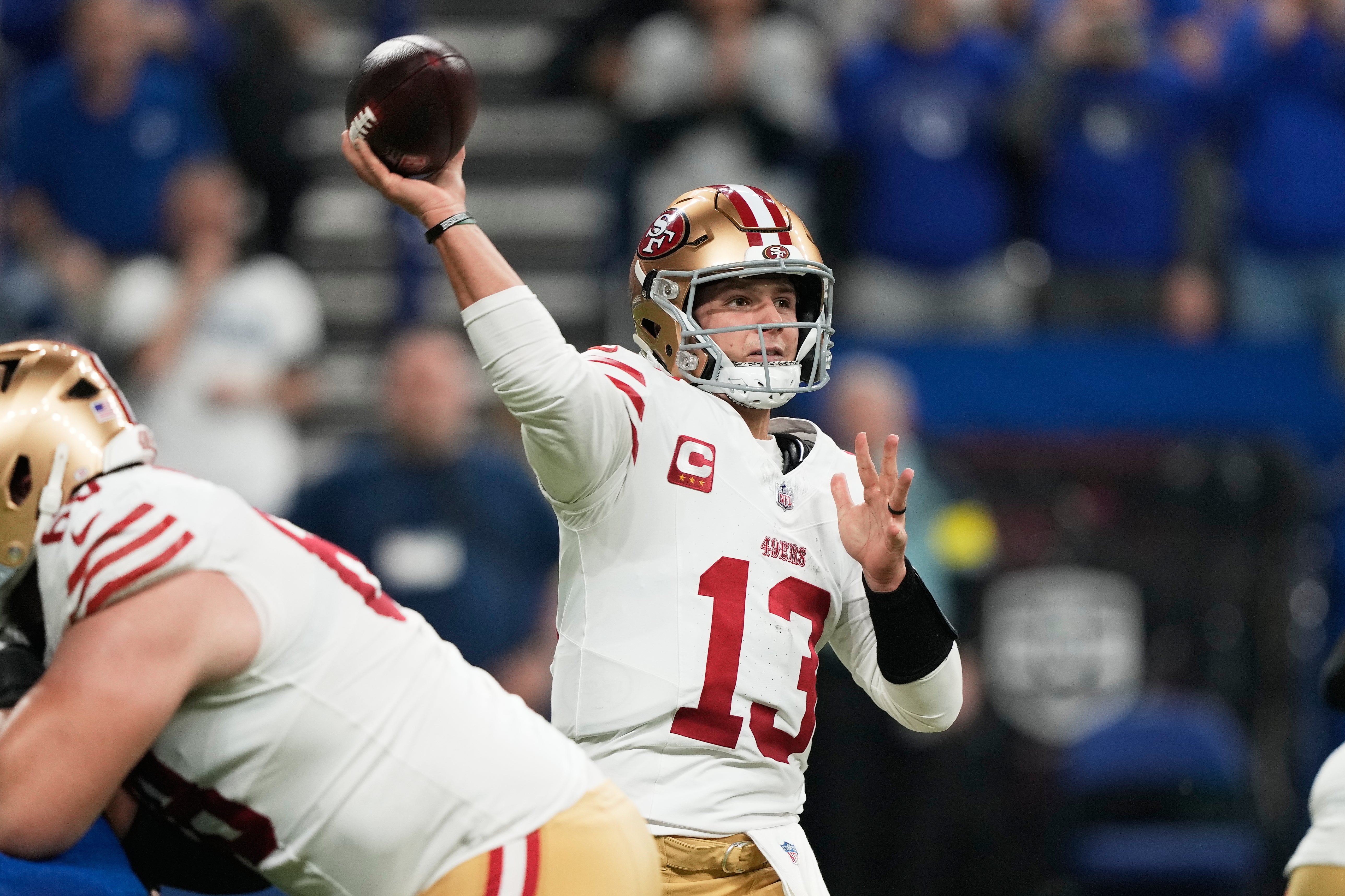 Purdy lanza un récord personal de 5 pases de TD y lidera victoria 48-27 de 49ers ante Colts