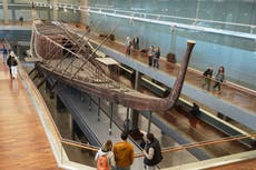 Barco de faraón egipcio es reconstruido en tiempo real en museo