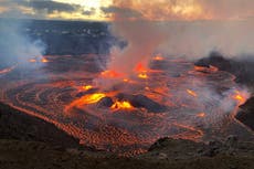 El volcán Kilauea lleva un año lanzando lava a 400 metros en Hawái