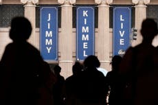 Jimmy Kimmel bromea sobre el fascismo en "mensaje navideño alternativo" para Reino Unido